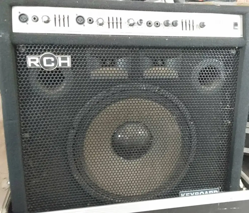 Ampli Keyboard + Hardchase 15 in