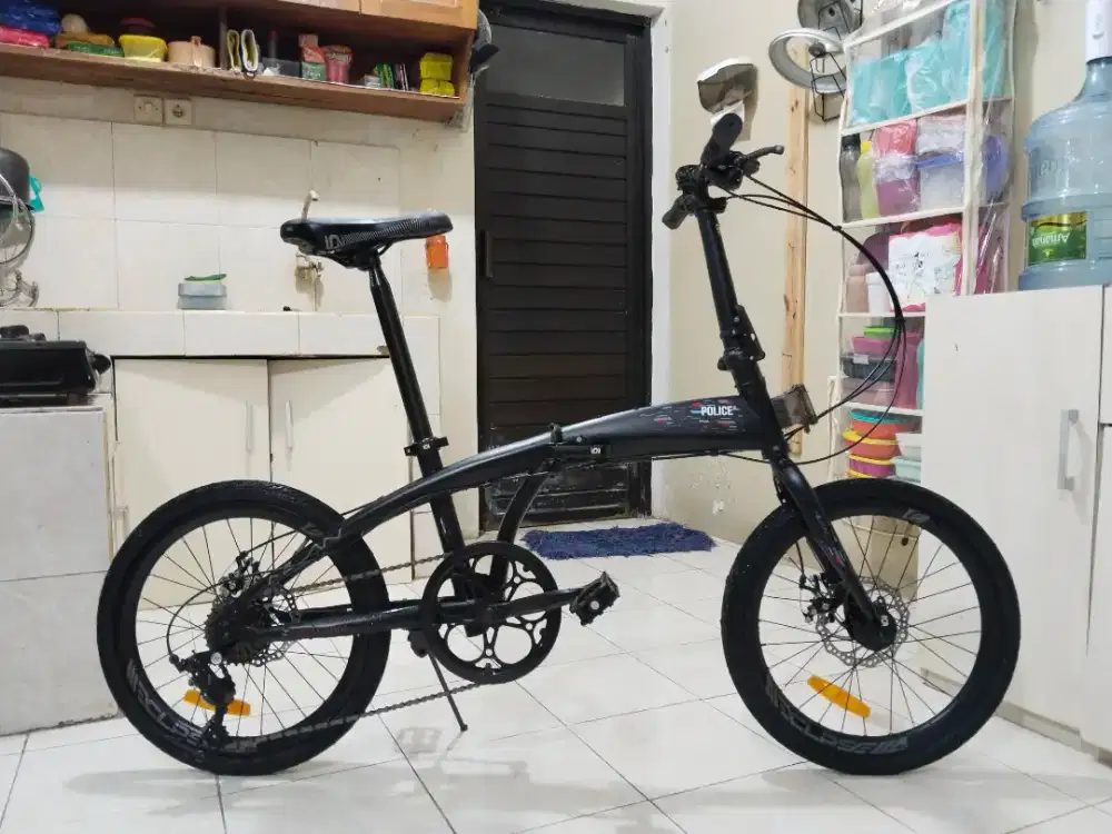 Sepeda lipat element police