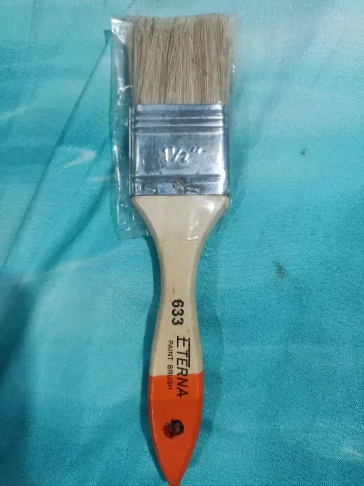 kuas cat Eterna 633 dengan ukuran 1 1/2 inci.