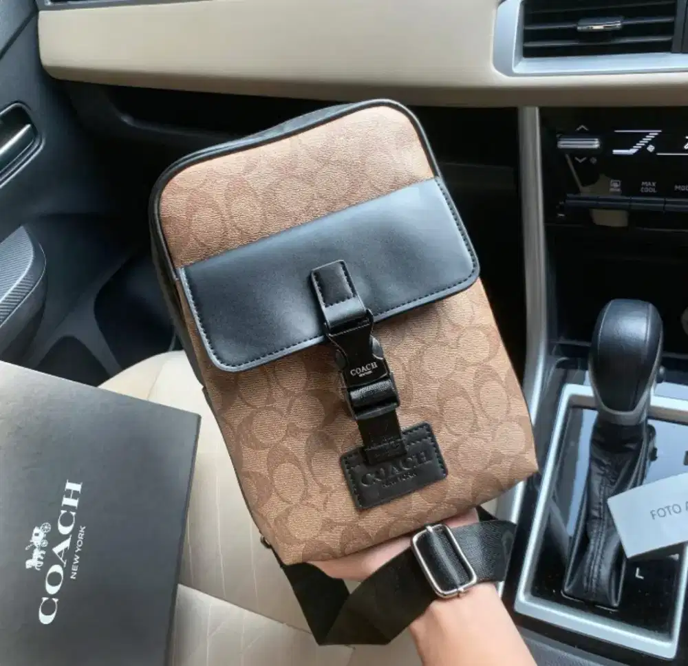 Tas Selempang Coach (khaki & black)