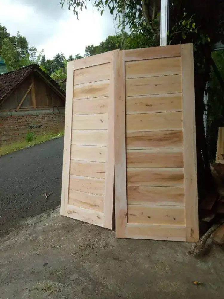 Pintu kamar dan kusen redy