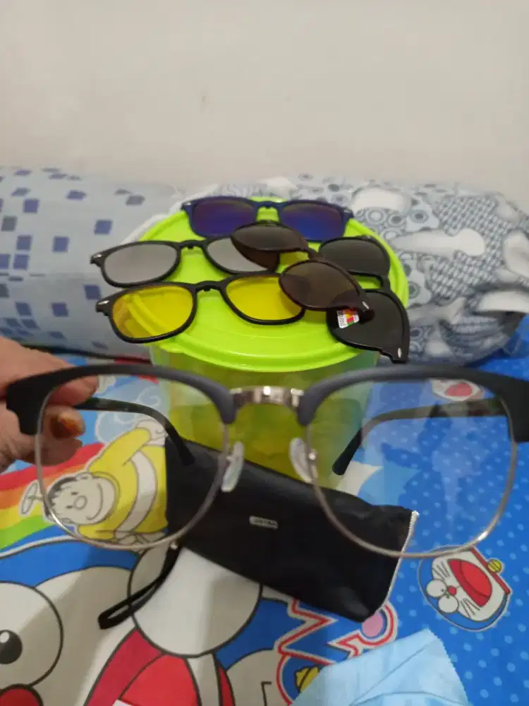 kacamata klip on