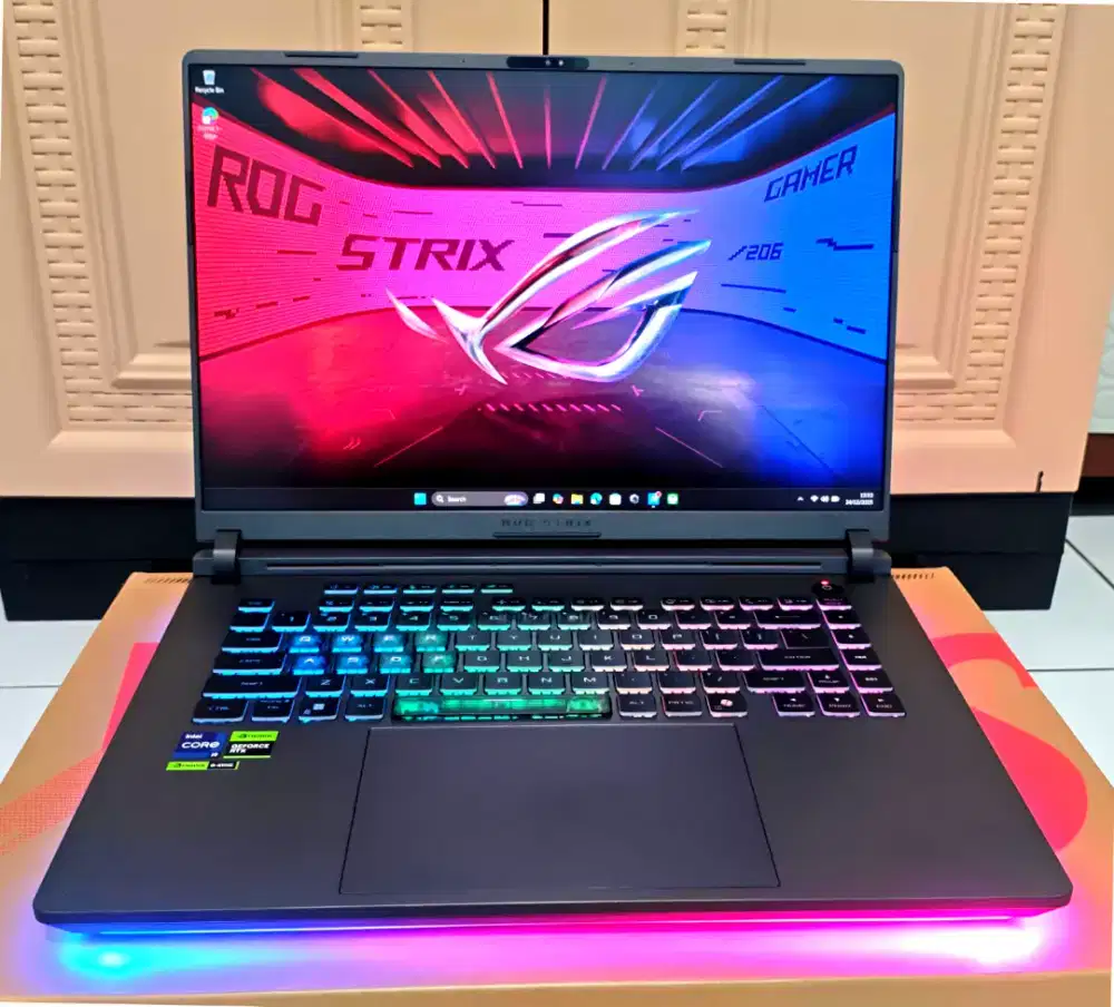 Asus ROG Strix G615JMR Like New