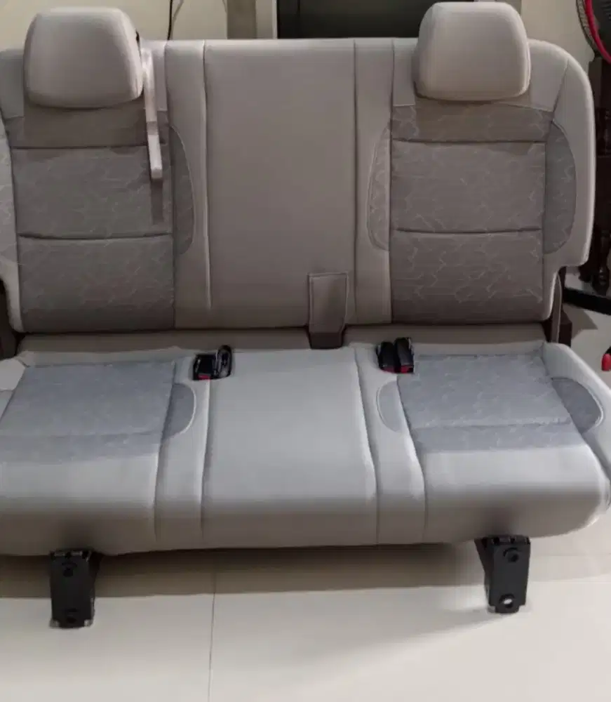 Jok Belakang / Baris Ketiga Wuling