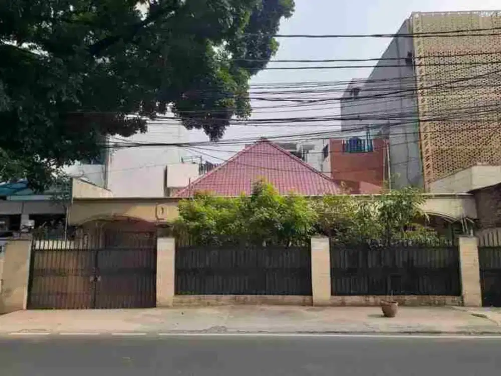 Rumah tingkat strategis bisnis komersial pinggir jalan raya dr. saharjo jakarta LT 310 LB 275