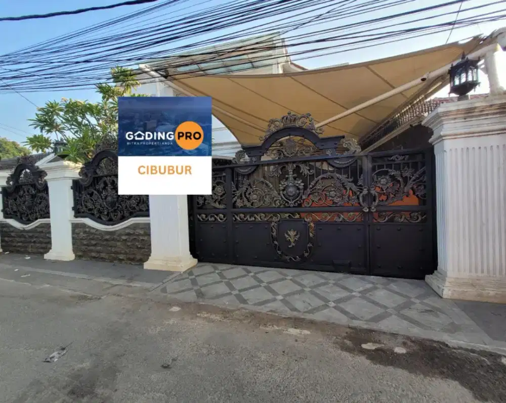 Jual rumah mewah di lengkapi private pool. Cipayung Jakarta Timur.