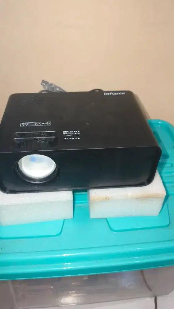 Proyektor video Merk Inforce