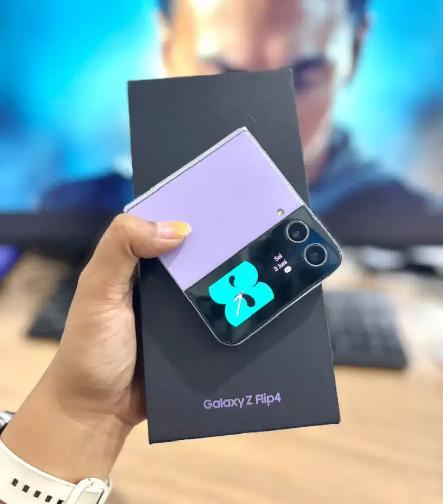 Samsung Z flip 4 5G 8/256 layar dalam mati