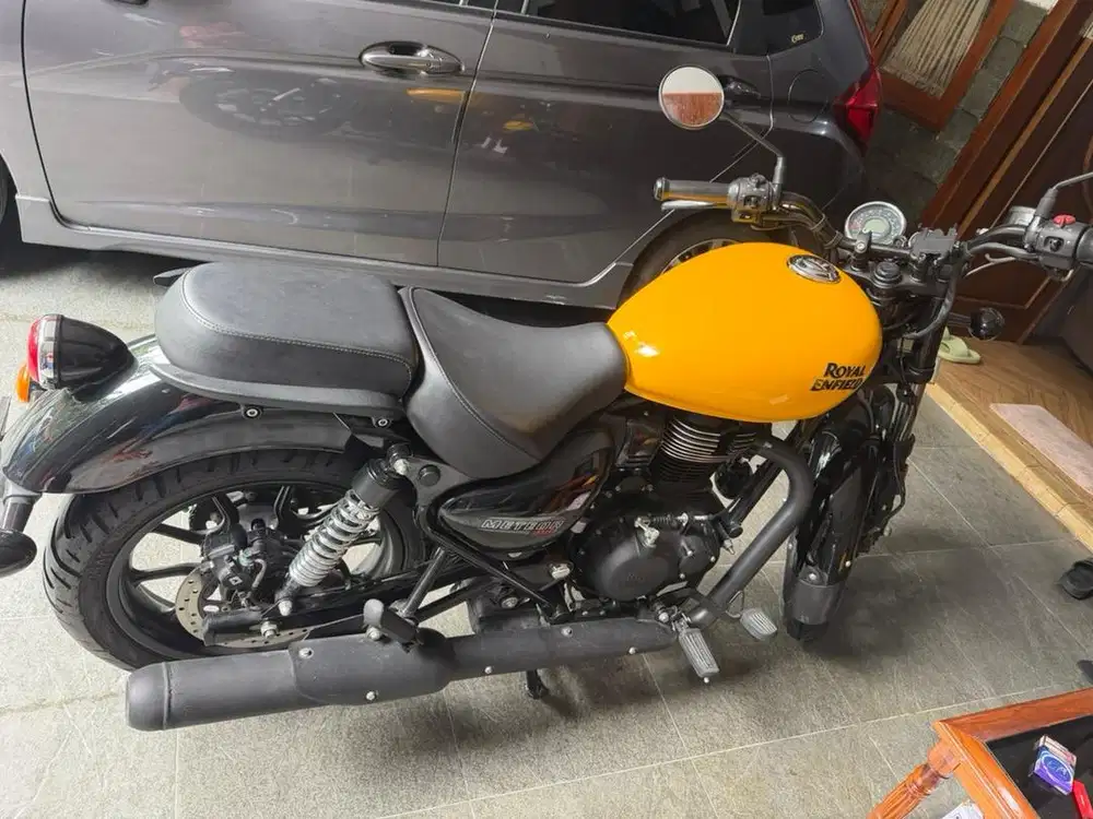 Meteor kuning royal enfield