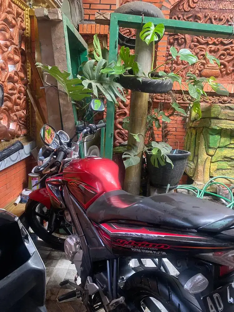 Dijual Vixion merah hitam tahub 2011