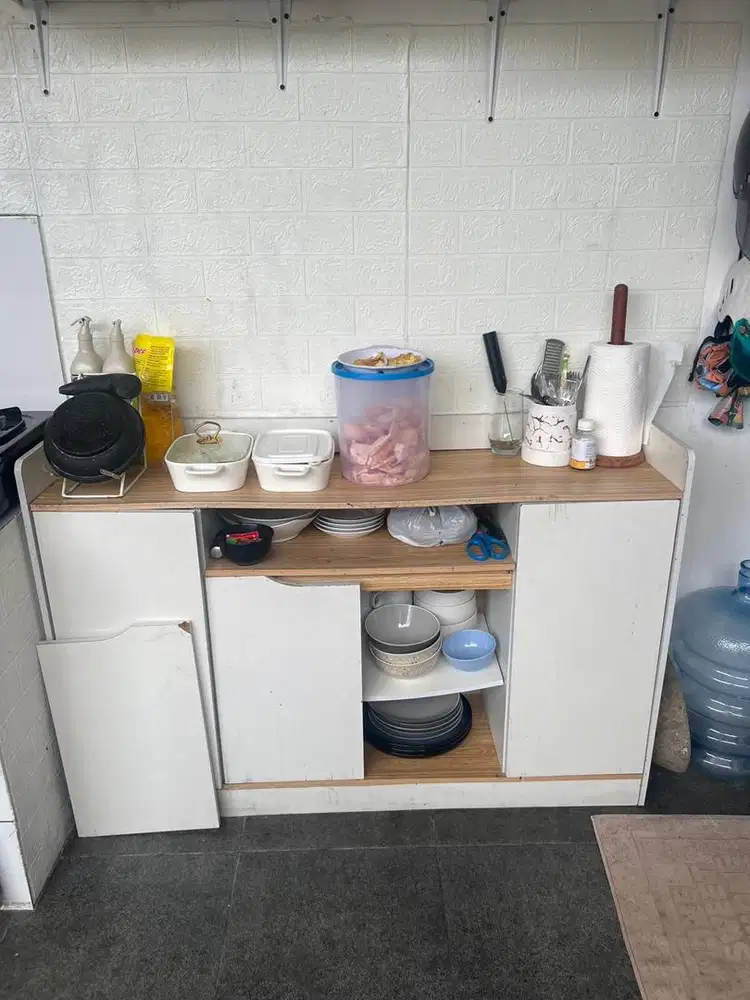 Lemari piring dapur