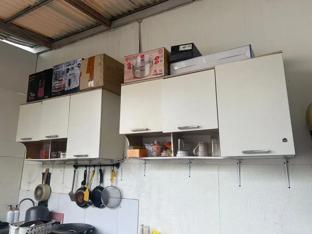 Lemari dapur bekas