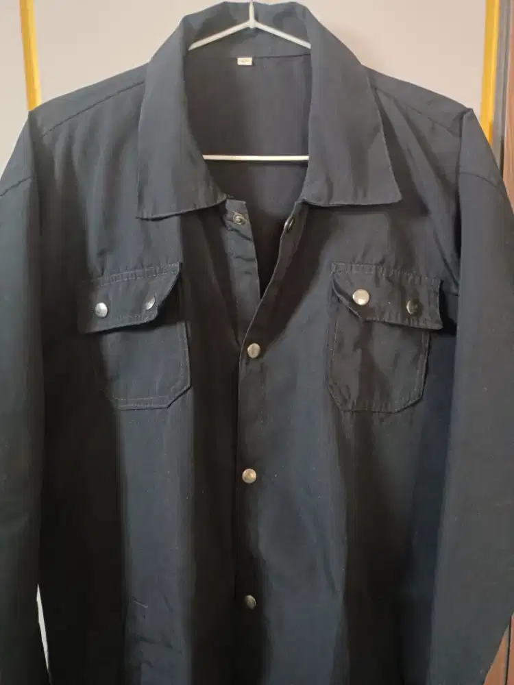 Kemeja Kantong Dua - warna Hitam, size XL Indonesia