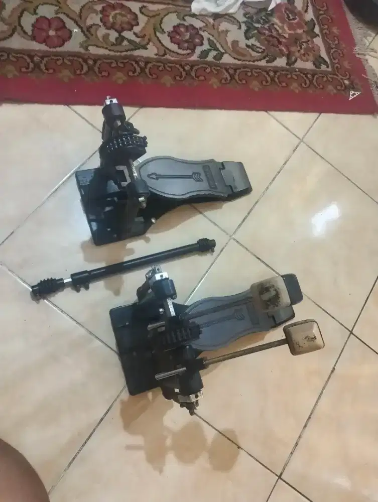 Double pedal peace double chain