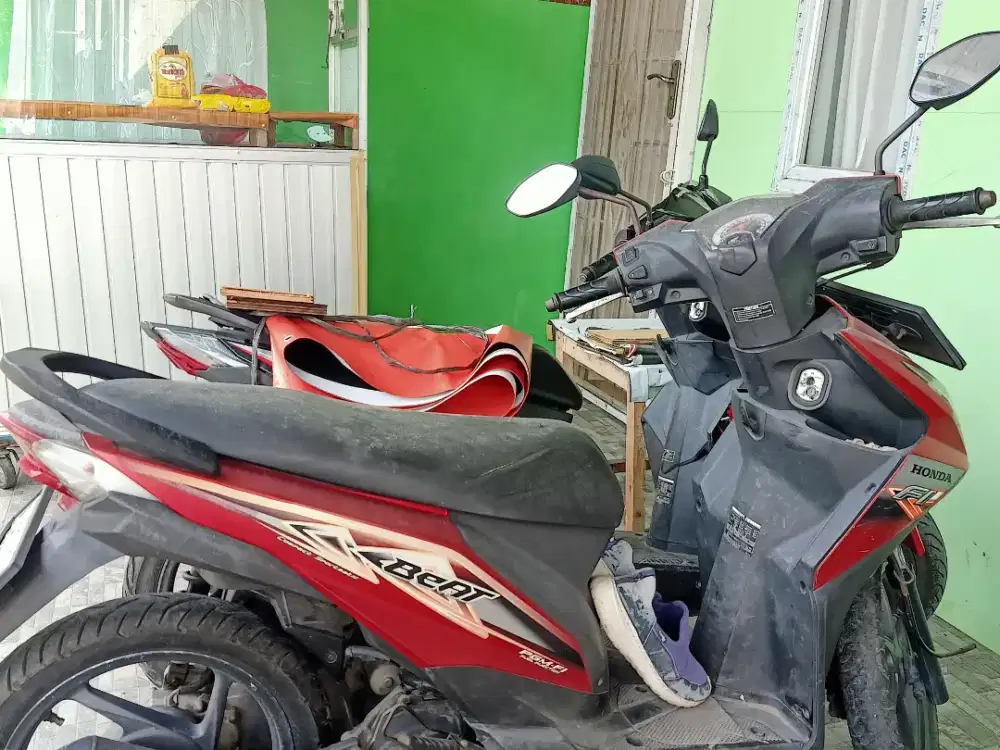 Honda beat warna merah thn 2014