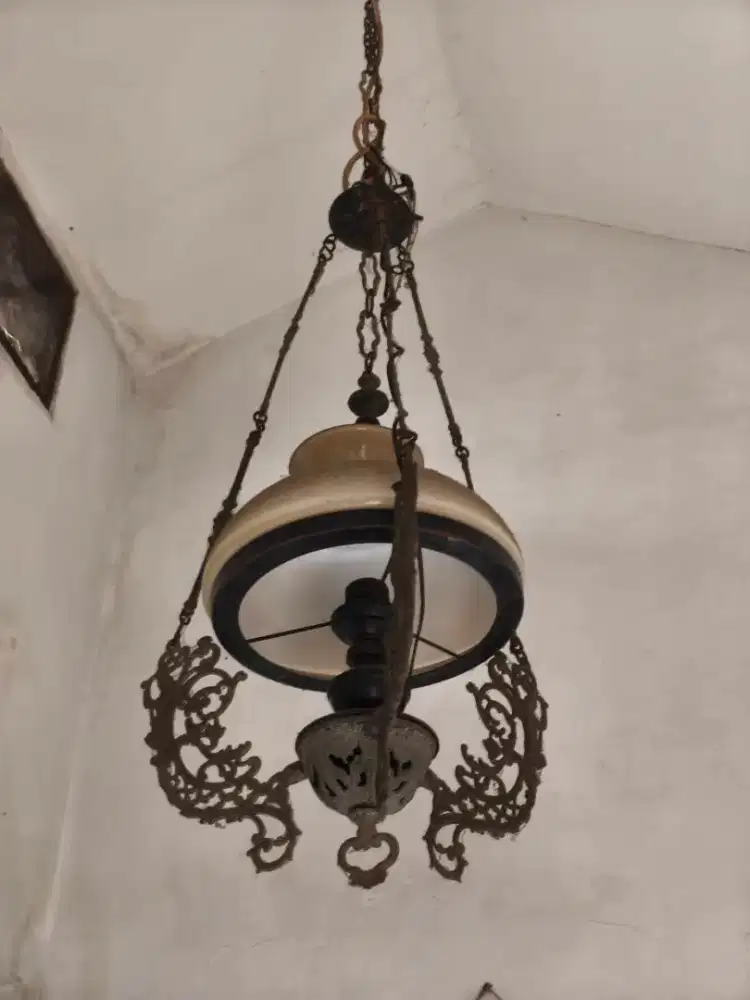 Lampu gantung antik unik