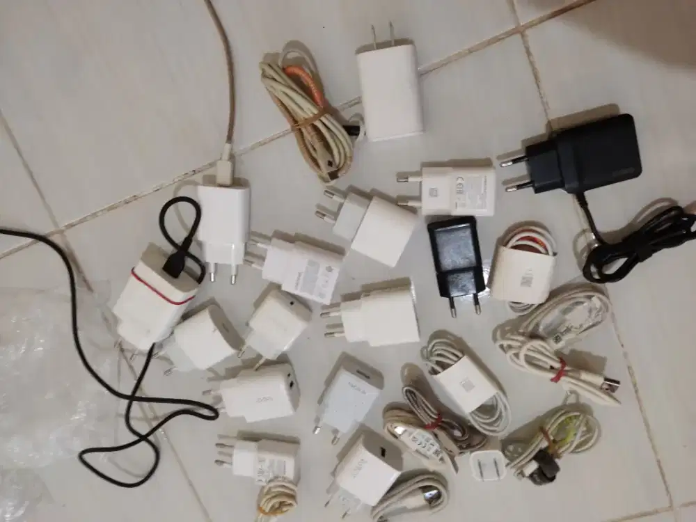 charger Ori copotan bawaan HP Baca keterangan postingan