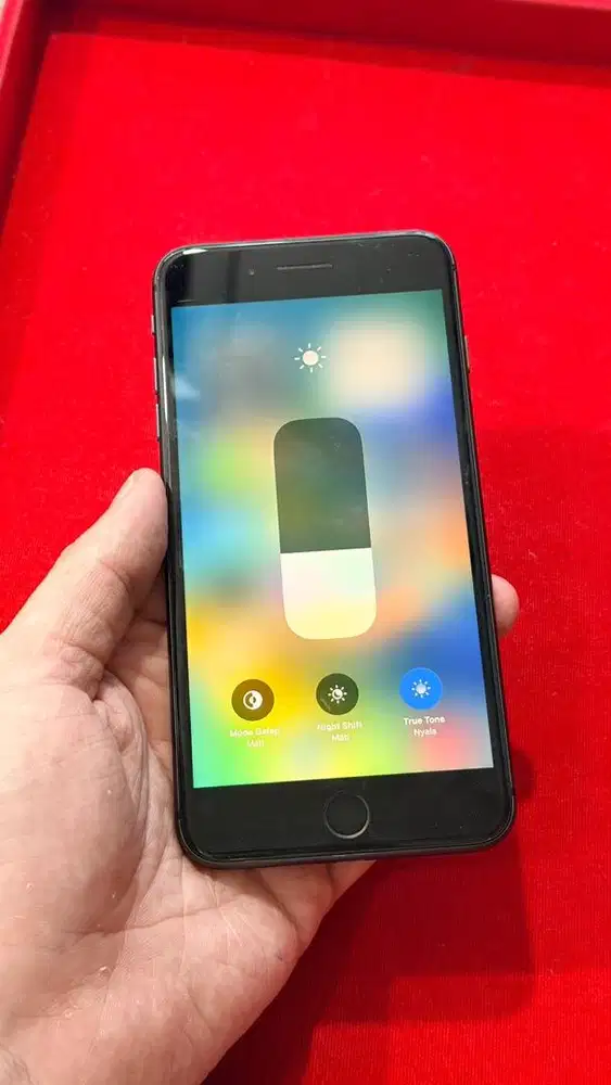 Dijual Iphone 8 Plus 64GB Grey Teregister Hp dan charger