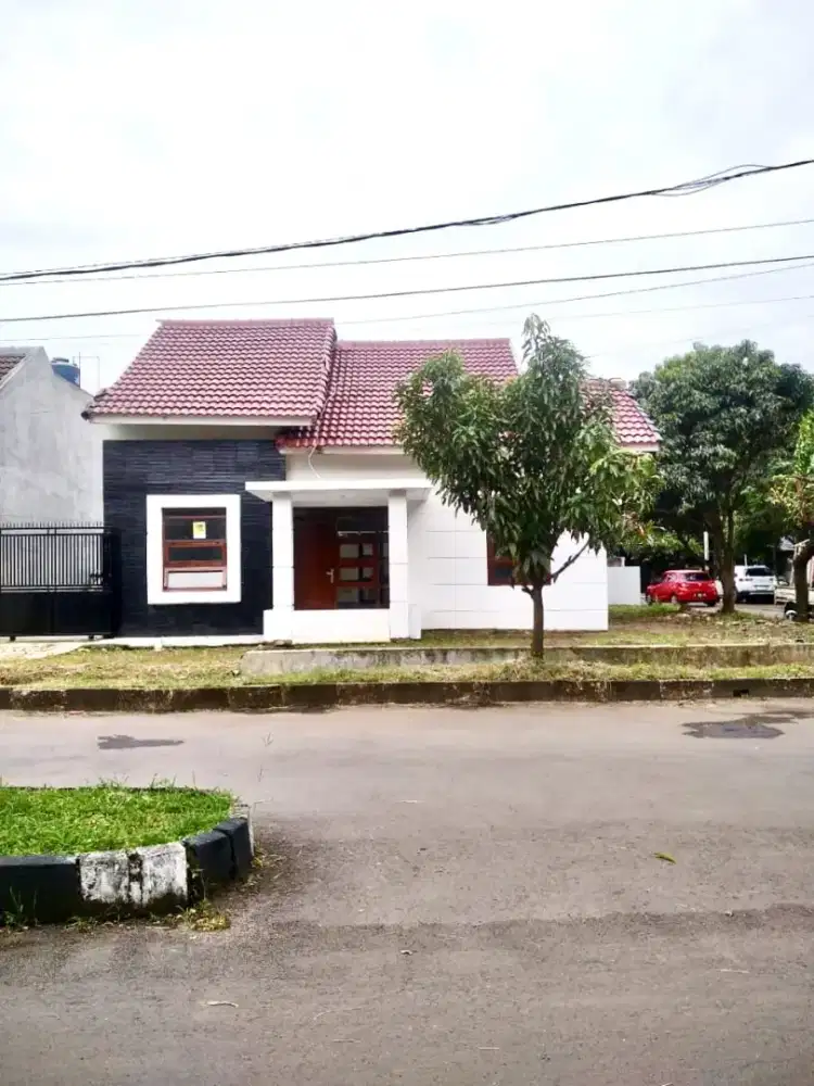 JUAL MURAH RUMAH ADIPURA TANAH LUAS DEPAN TAMAN SAMPING SUMMARECON