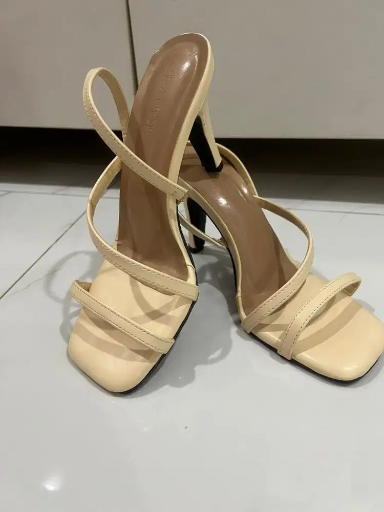 Sepatu heels wanita