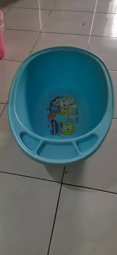 Bak mandi oval buat bayi atau balita