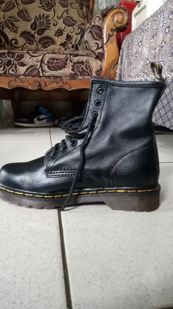 Jual sepatu bot Dr. Martens 1460 kulit halus warna hitam