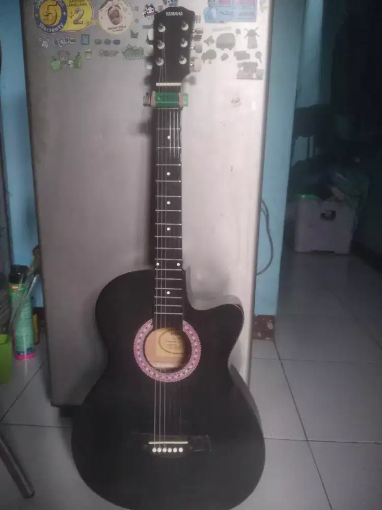 gitar YAMAHA F 225