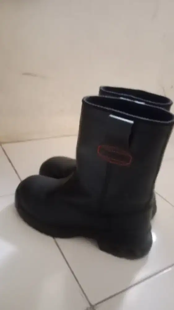 Siapa tau ada yg minat sepatu safety KINGS