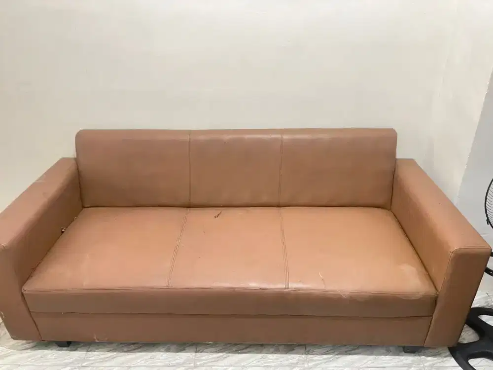 Sofa panjang cocok buat teras dan ruang tamu