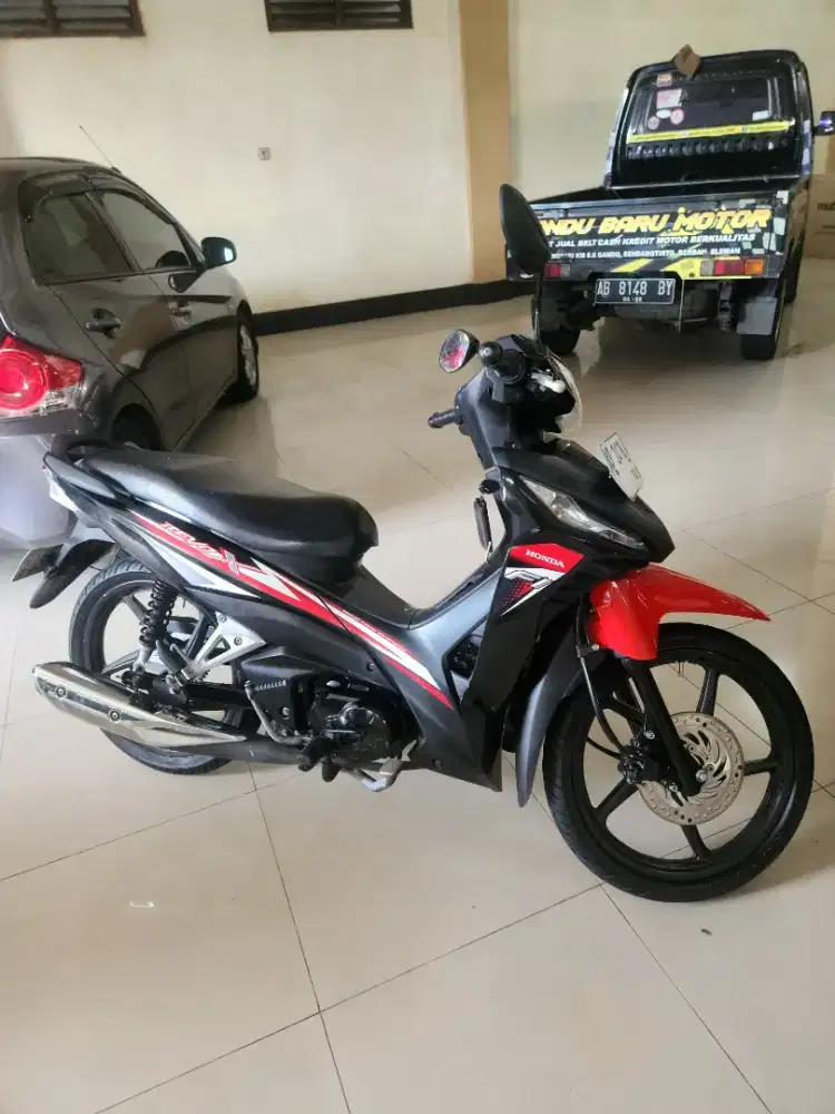 Revo X cw black red fi injeksi 2023 gbm bisa tunai atau kredit dp500rb