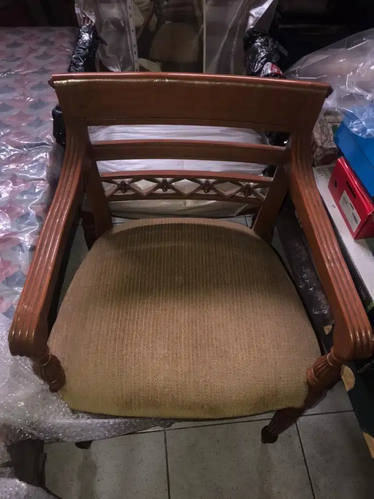 Kursi kayu, dudukan busa empuk