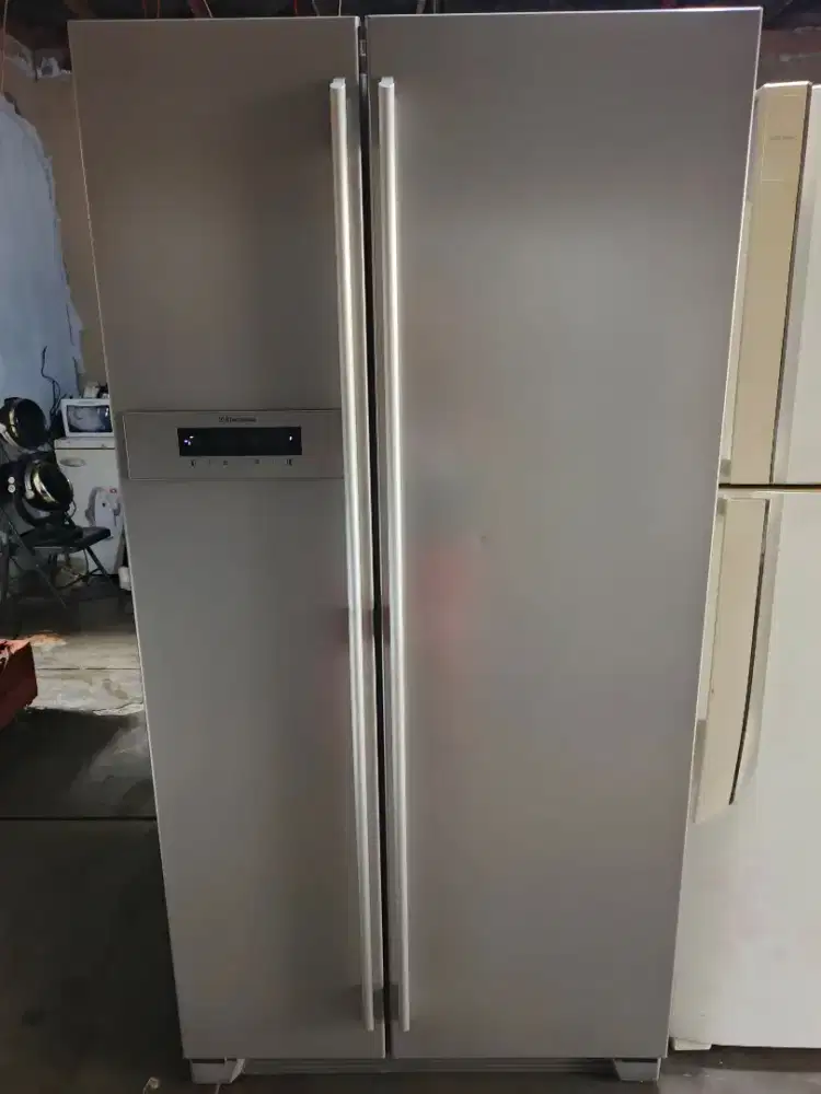 kulkas side by side electrolux