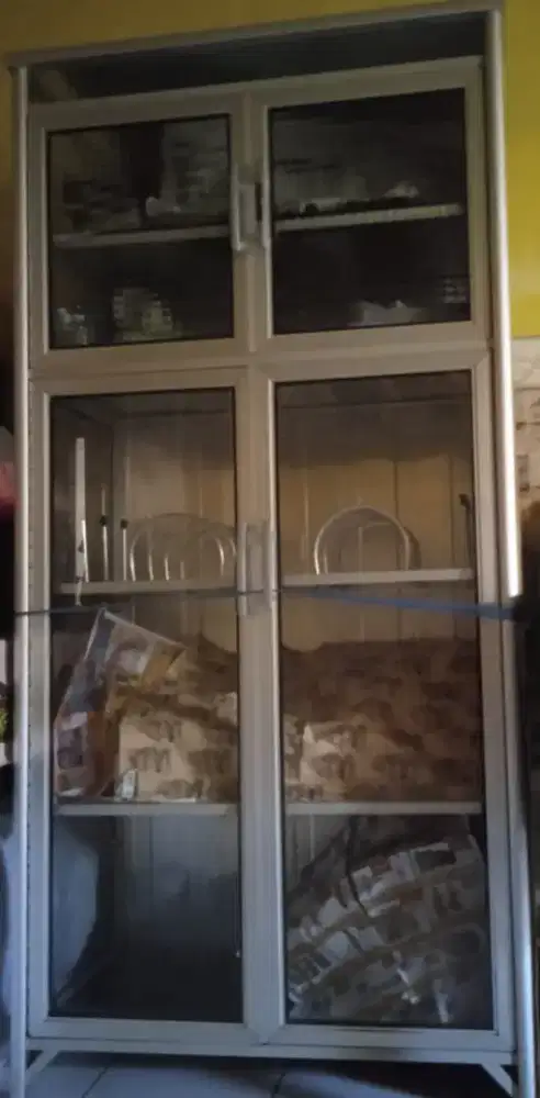 DIJUAL Cepat, Lemari Piring 2 Pintu. Siap Pakai. NEGO Tipis