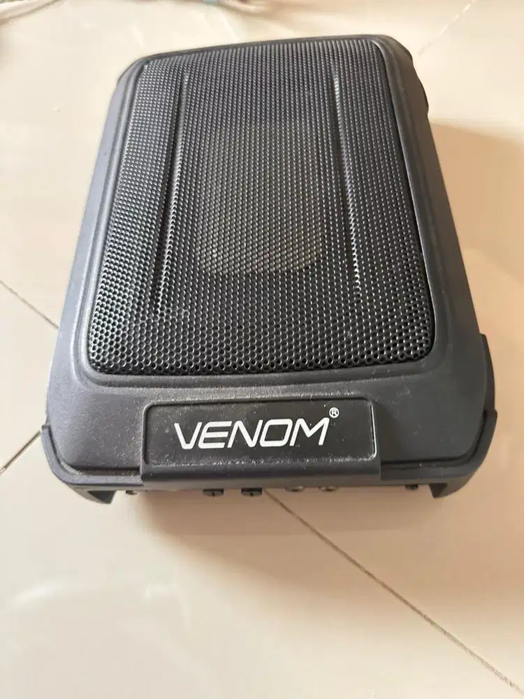 Subwoofer aktif kolong Jok Venom ex mobil avanza