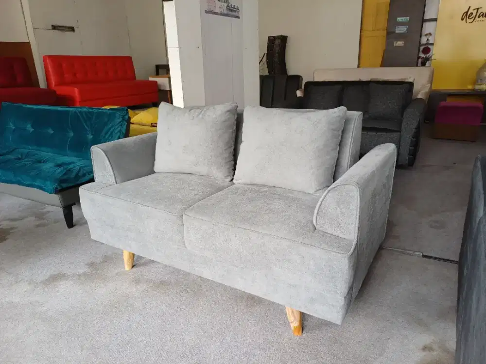 Sofa 2 seat retro. Free antar jogja
