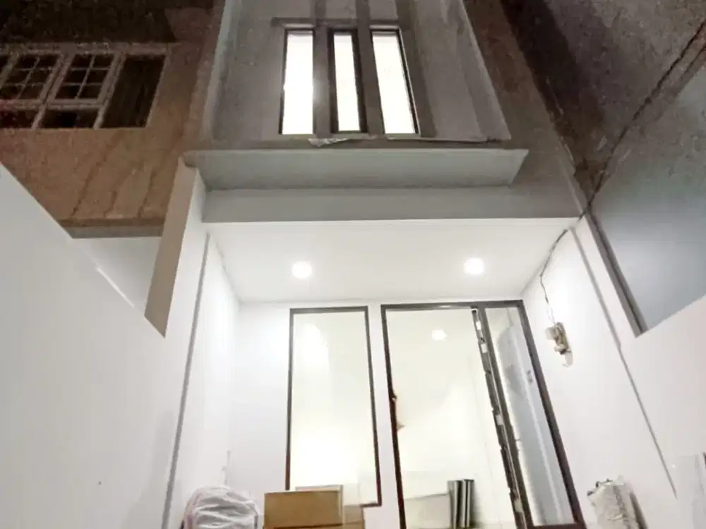 Dijual Rugi Rumah Brand New 3 Lantai di Taman Palem Lestari