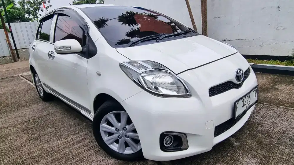 Toyota Yaris E 2012 MT