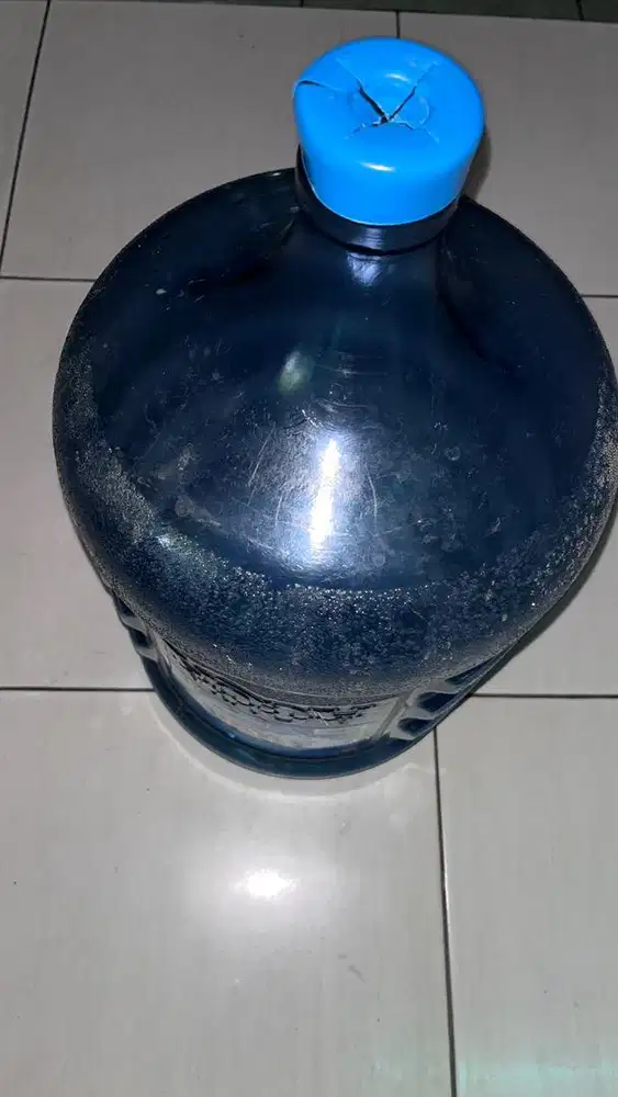 galon bekas pecah