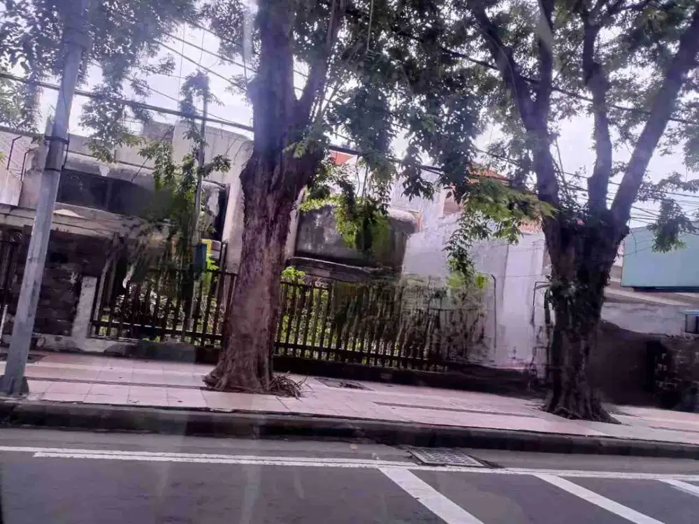 Rmh 2lt di Raya Darmo, Sby Pusat