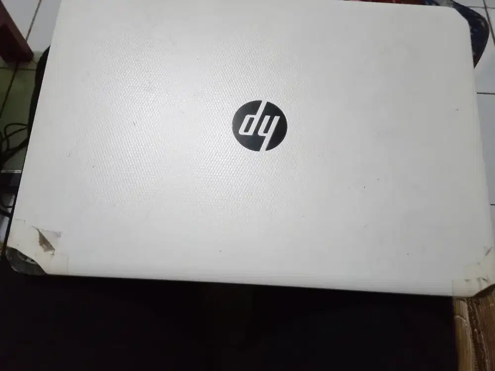 Laptop hp warna putih