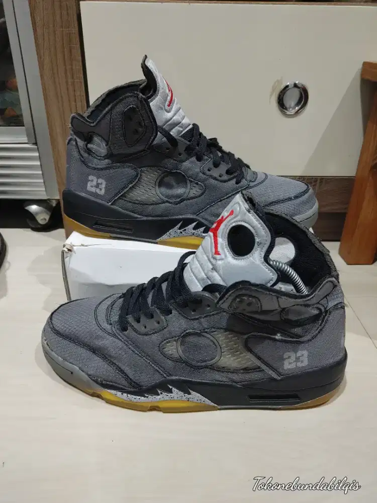Sepatu Jordan 5 off white preloved size 42.5