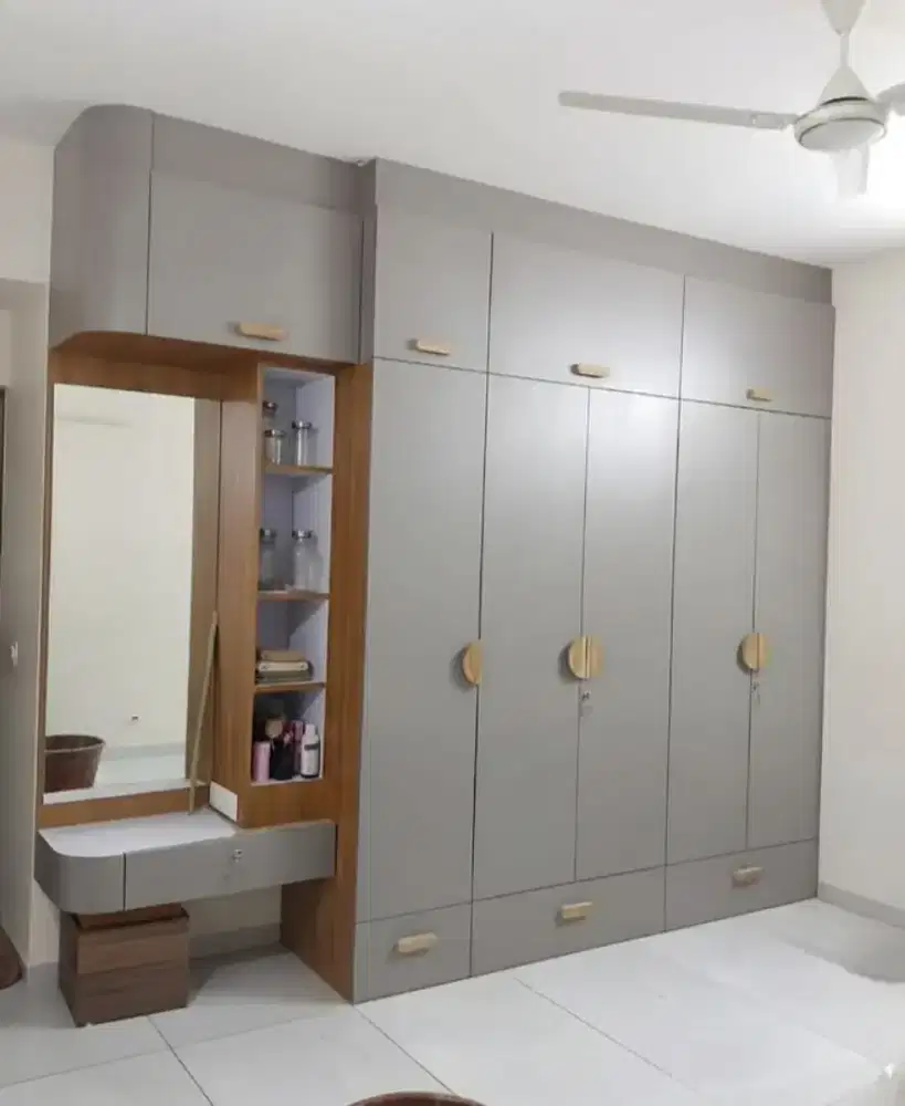 Tempahan Lemari Pakaian HPL