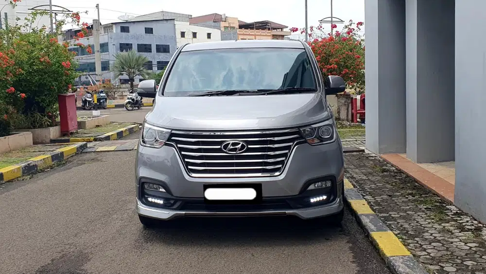 Hyundai h1 royale diesel 2019 abu metalik pajak panjang siap pakai