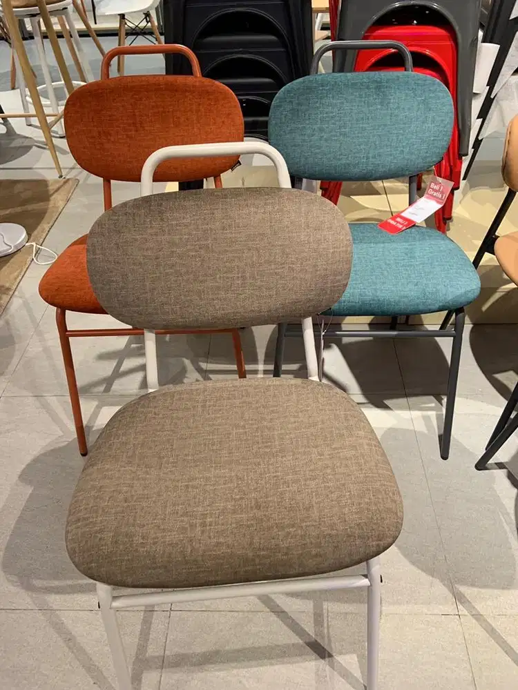 Beli 1 gratis 1 kursi makan