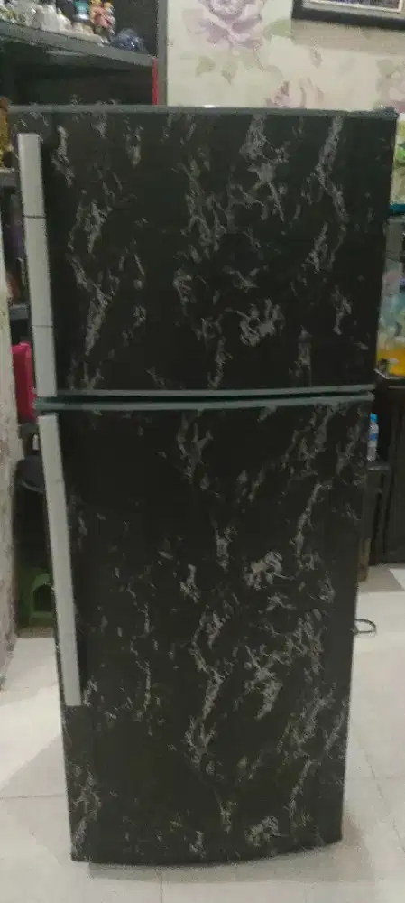 Kulkas 2 pintu sharp siap pakai