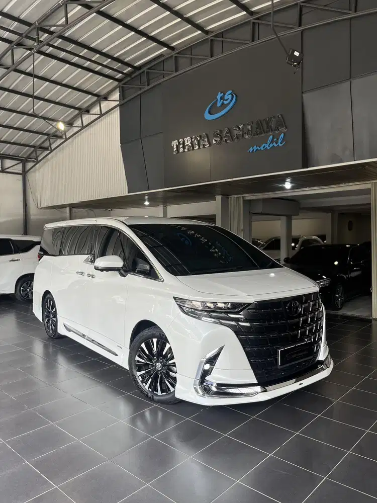 Toyota Alphard 2.5 Hybrid Modelista HEV 2024 KM 10 rb