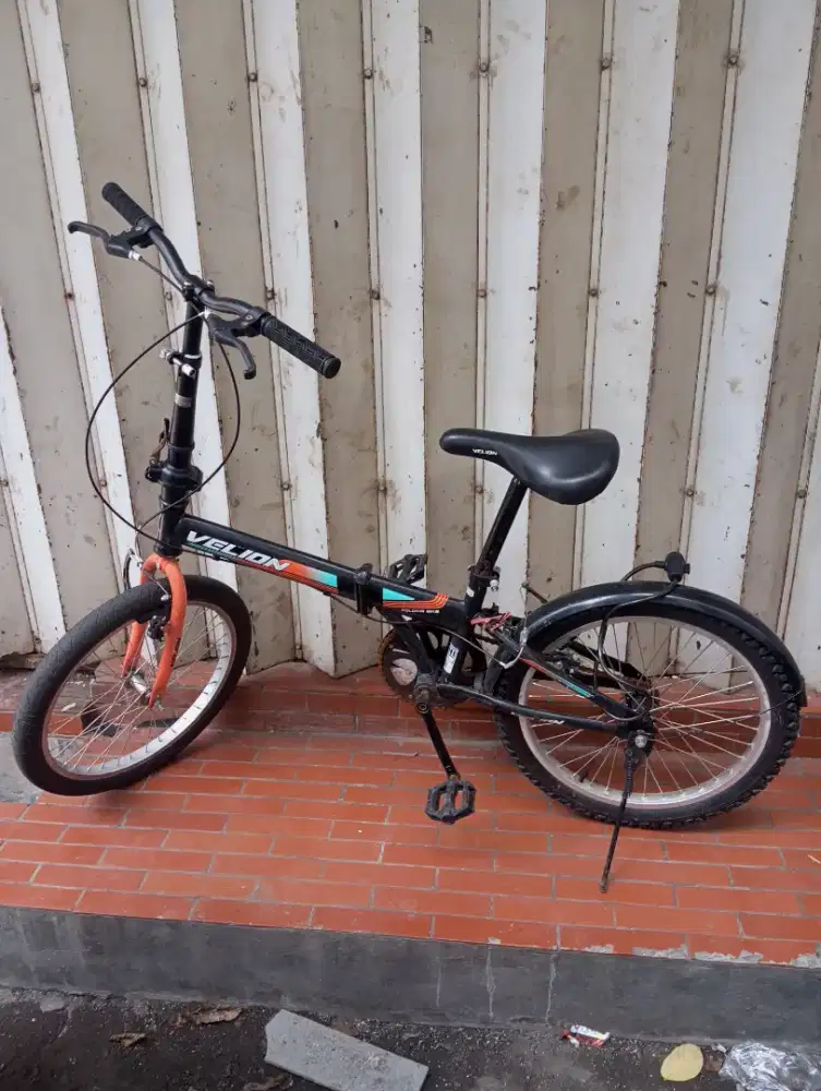 Sepeda lipat ukuran 20 inchi bekas (bagian stang setir bawah rusak)