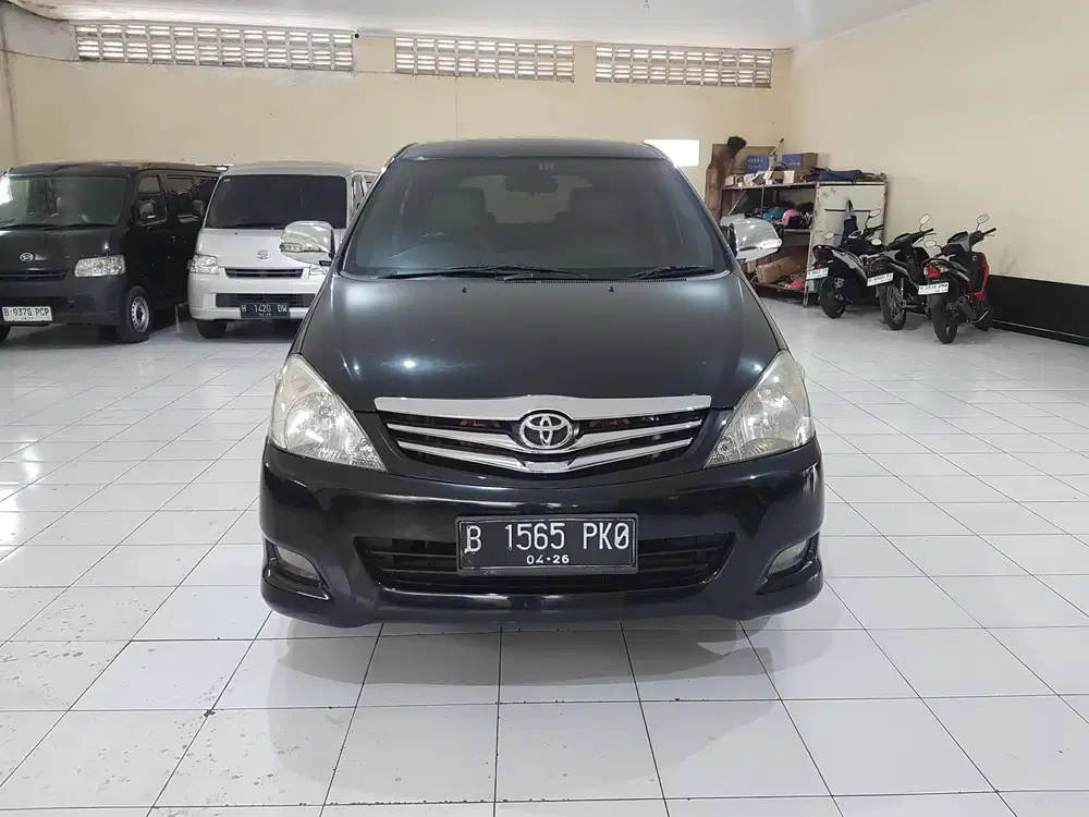Toyota Kijang Innova V bensin matic 2011