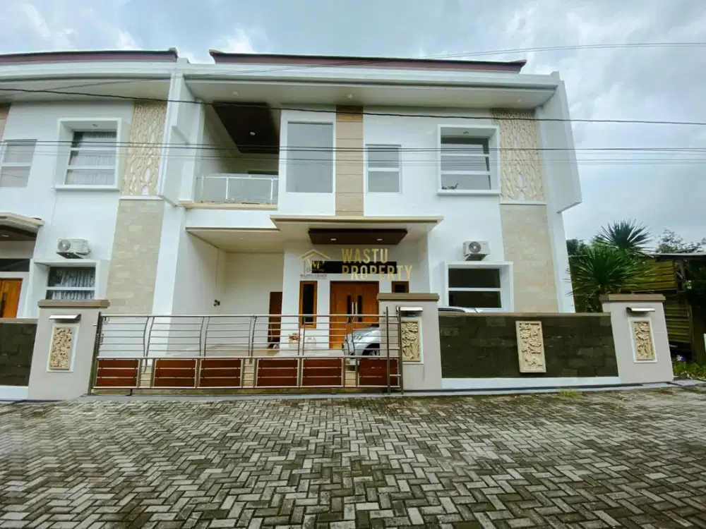 RUMAH 2 LANTAI DI NGAGLIK SLEMAN, KAMAR BESAR & STRATEGIS