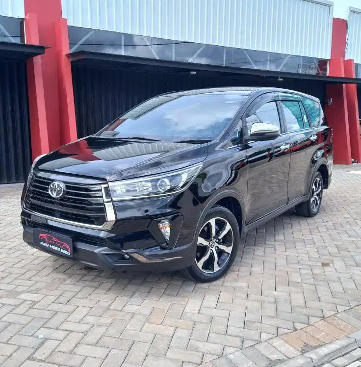 toyota innova venturer diesel matic 2022 hitam, low km
